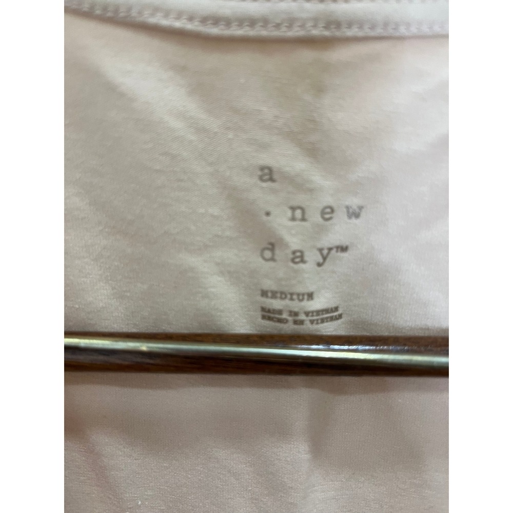 A New Day Bodysuit Women Medium Beige New Sleeveless V-Neck Snap Closure - Picture 5 of 7